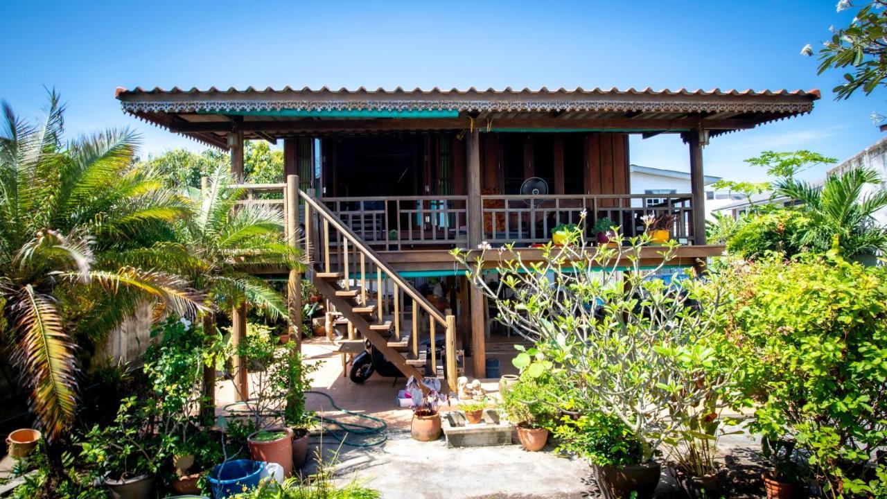 Seesea Thai Wooden House On Beachfront Pracsuap Khirikhan Kültér fotó