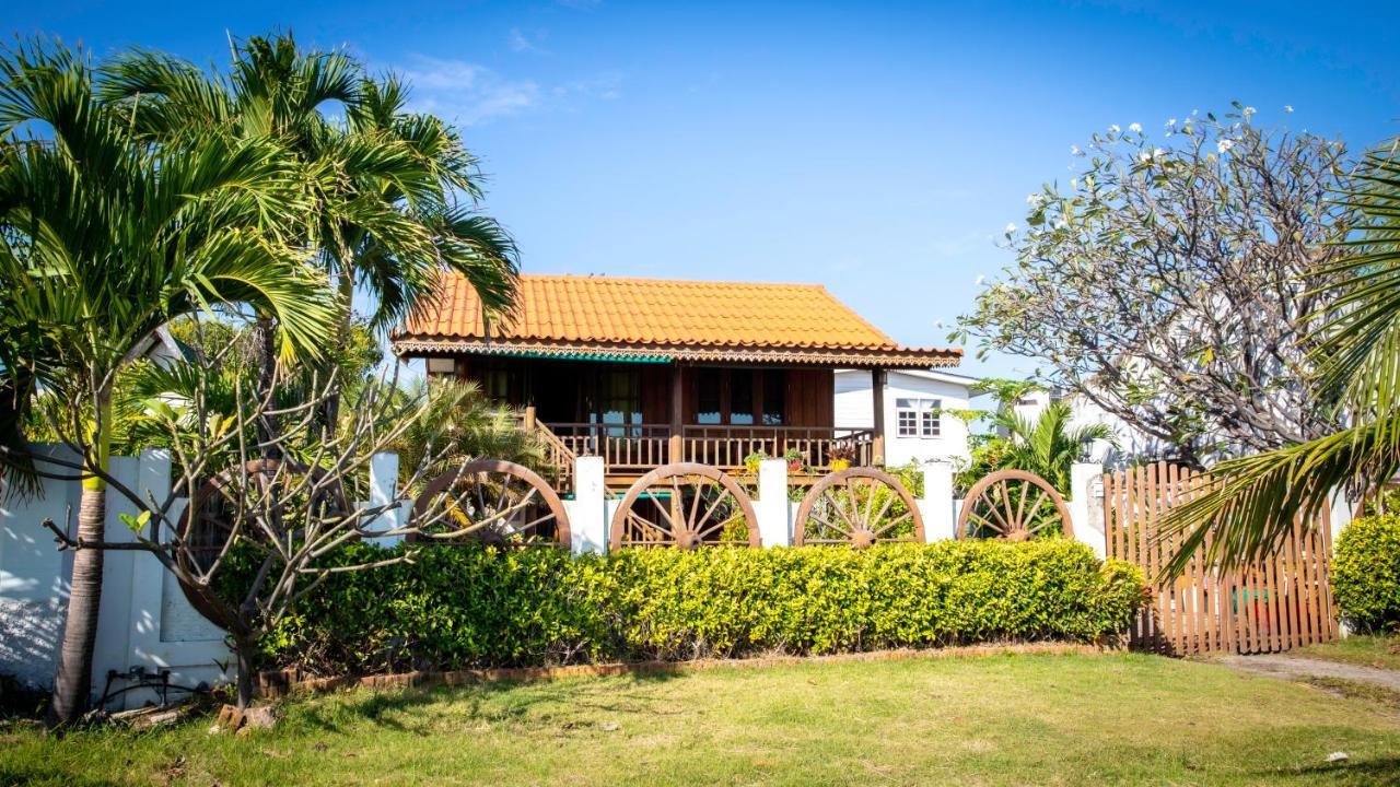 Seesea Thai Wooden House On Beachfront Pracsuap Khirikhan Kültér fotó