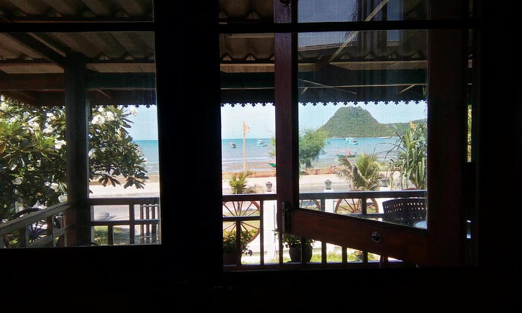 Seesea Thai Wooden House On Beachfront Pracsuap Khirikhan Kültér fotó